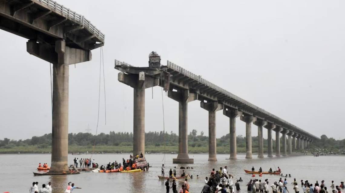 El incidente ocurrió en el estado de Gujarat y hay varios desaparecidos. (Foto: Reuters).