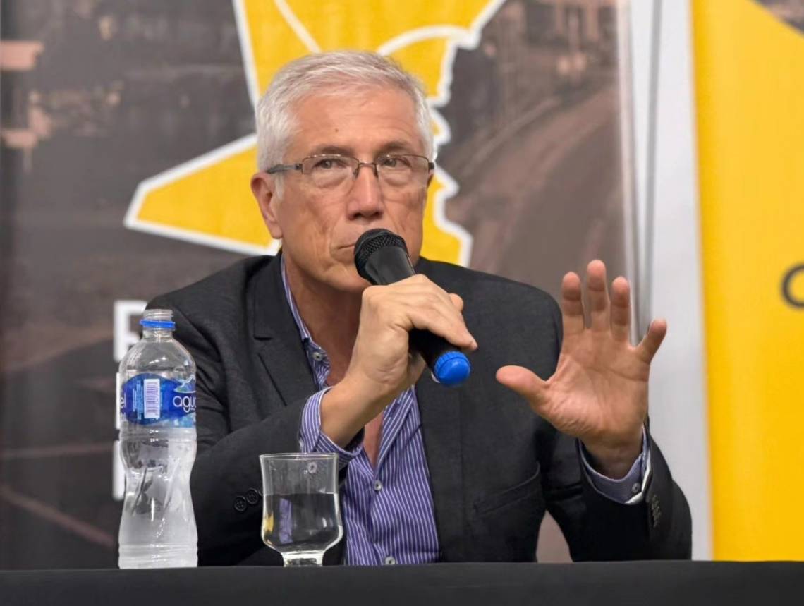 El arquitecto Miguel Rodríguez, durante su exposición. (Foto: MST)