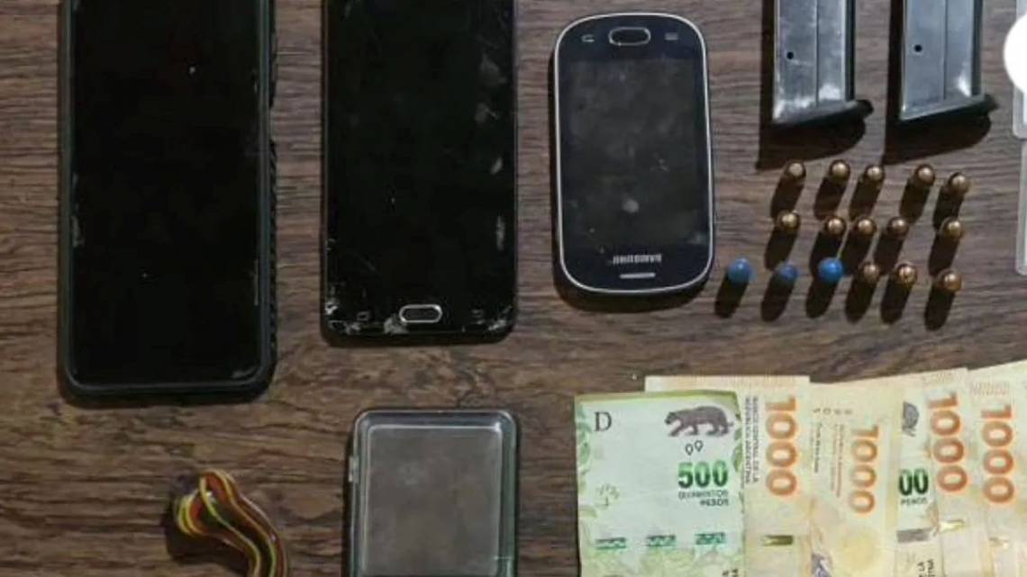 Parte de los elementos secuestrados por la policía. 