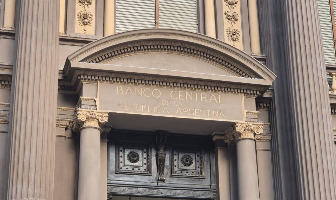 Desde 2026, el BCRA indexará las bandas del dólar al IPC mensual. (Crédito: STD)