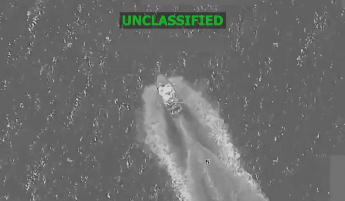 Operativo militar de EE.UU. en el Pacífico: destruyen tres embarcaciones y mueren ocho personas.