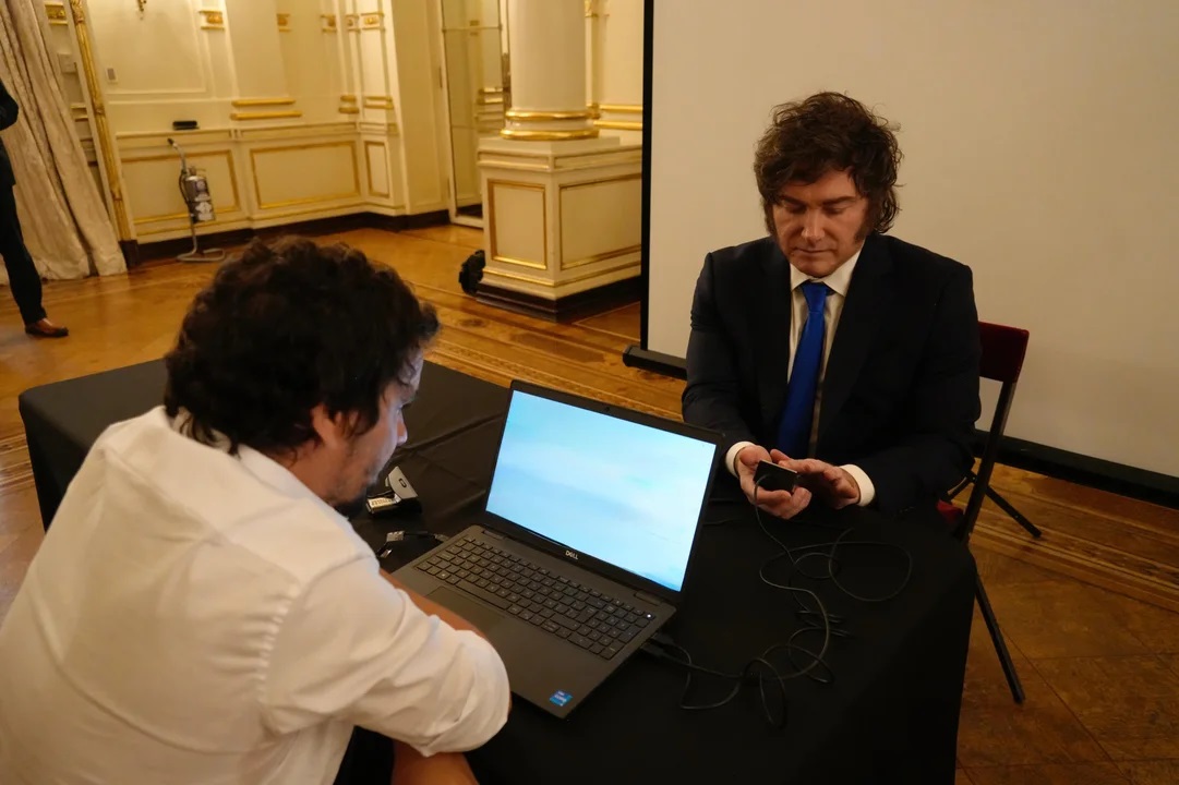 El presidente Milei fue el primero en tramitar el nuevo DNI. (Foto: NA)