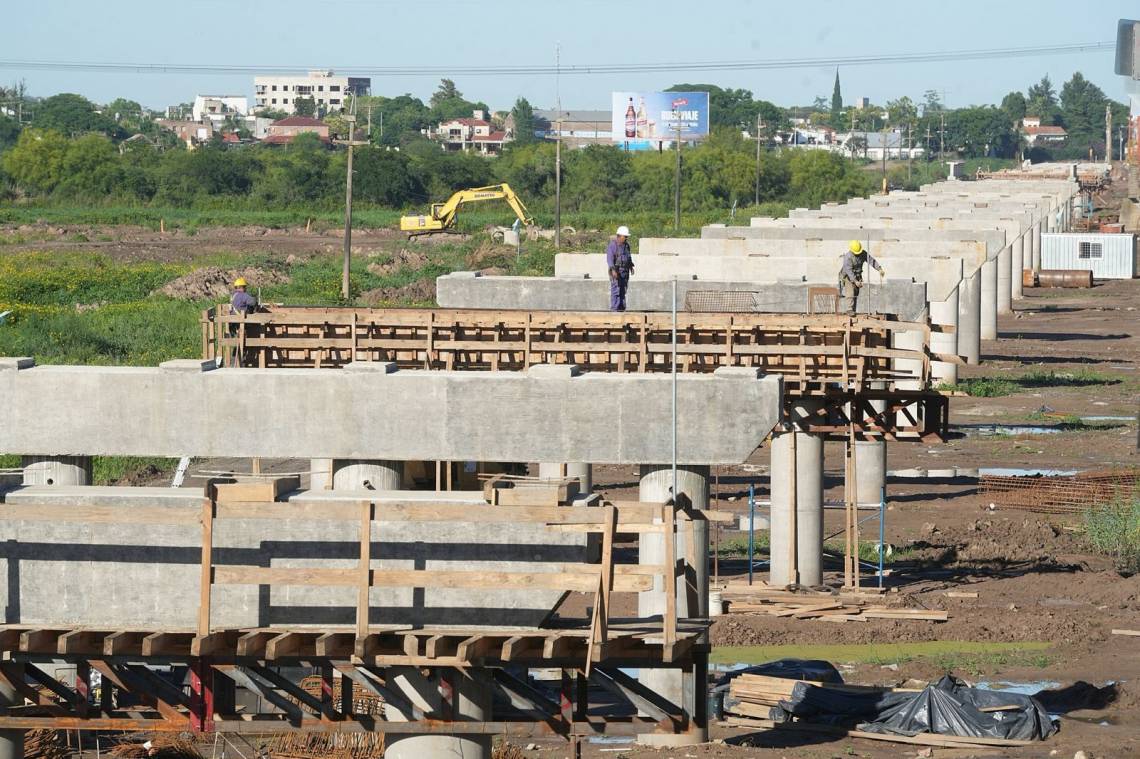 Con el 32% de avance, el gobierno provincial sostiene el objetivo de finalizar el nuevo puente para abril del año que viene. (Foto: STD)