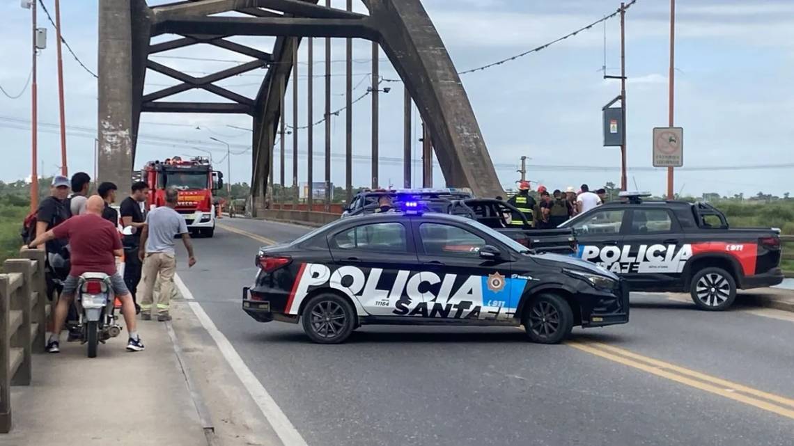Caos vehicular por un corte total en el puente Carretero