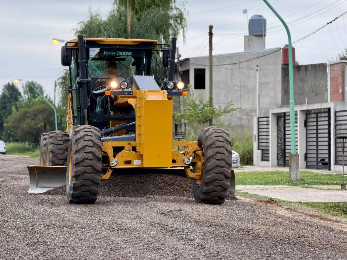 La Municipalidad informó tareas de mejorado pétreo en calle Vélez Sarsfield, entre Gaboto y General López. (Foto: MST)