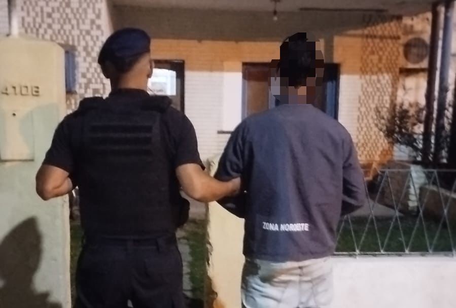 Aprehendieron a un hombre con un cuchillo en Sarmiento y Pueyrredón