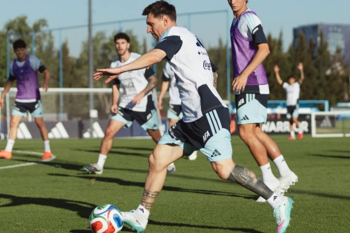 La Selección argentina comenzó los entrenamientos con la mira en los amistosos y el Mundial 2026.