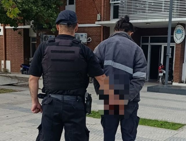 El sospechoso fue detenido y trasladado a la Comisaría 12da.