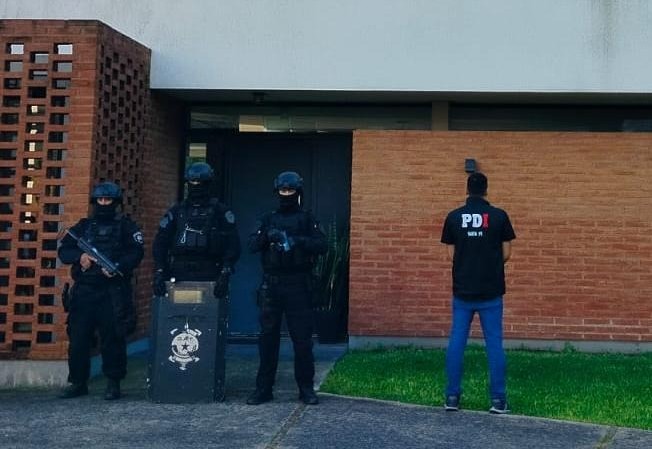 La policía detuvo a un joven acusado de promocionar apuestas ilegales online.