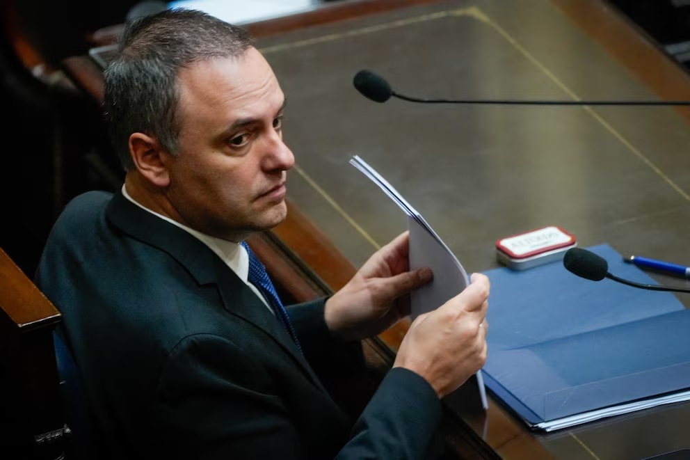 Adorni dio su informe en el Congreso en medio de tensiones y un fuerte cruce con la oposición
