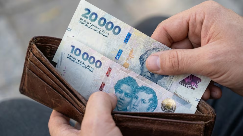 El Indec difundió los costos de las canastas básicas de abril.