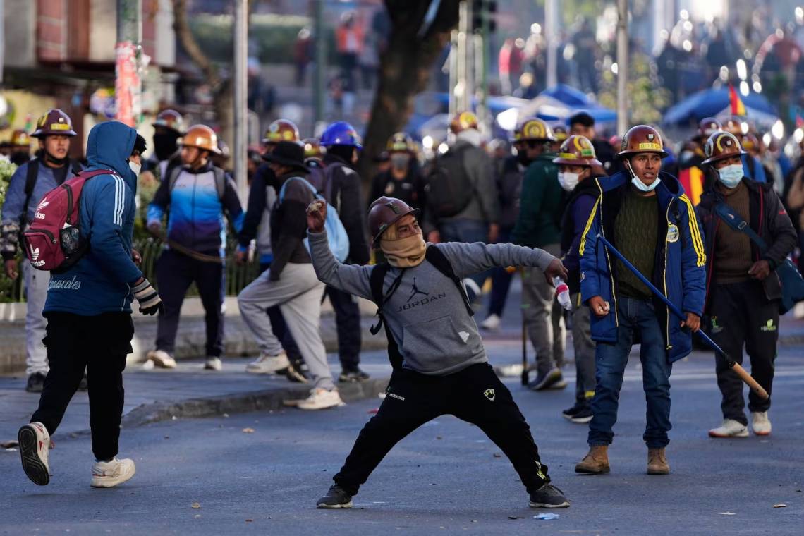Nueva jornada de protestas y violentos enfrentamientos en Bolivia.