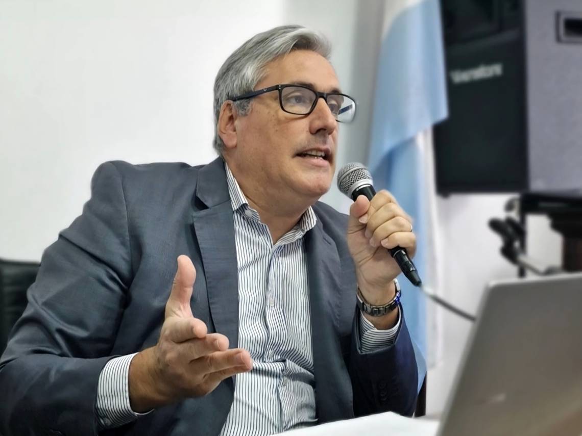 El concejal Rey Leyes presentó un proyecto que apunta a anticipar el impacto de las obras del nuevo puente en la zona comercial.