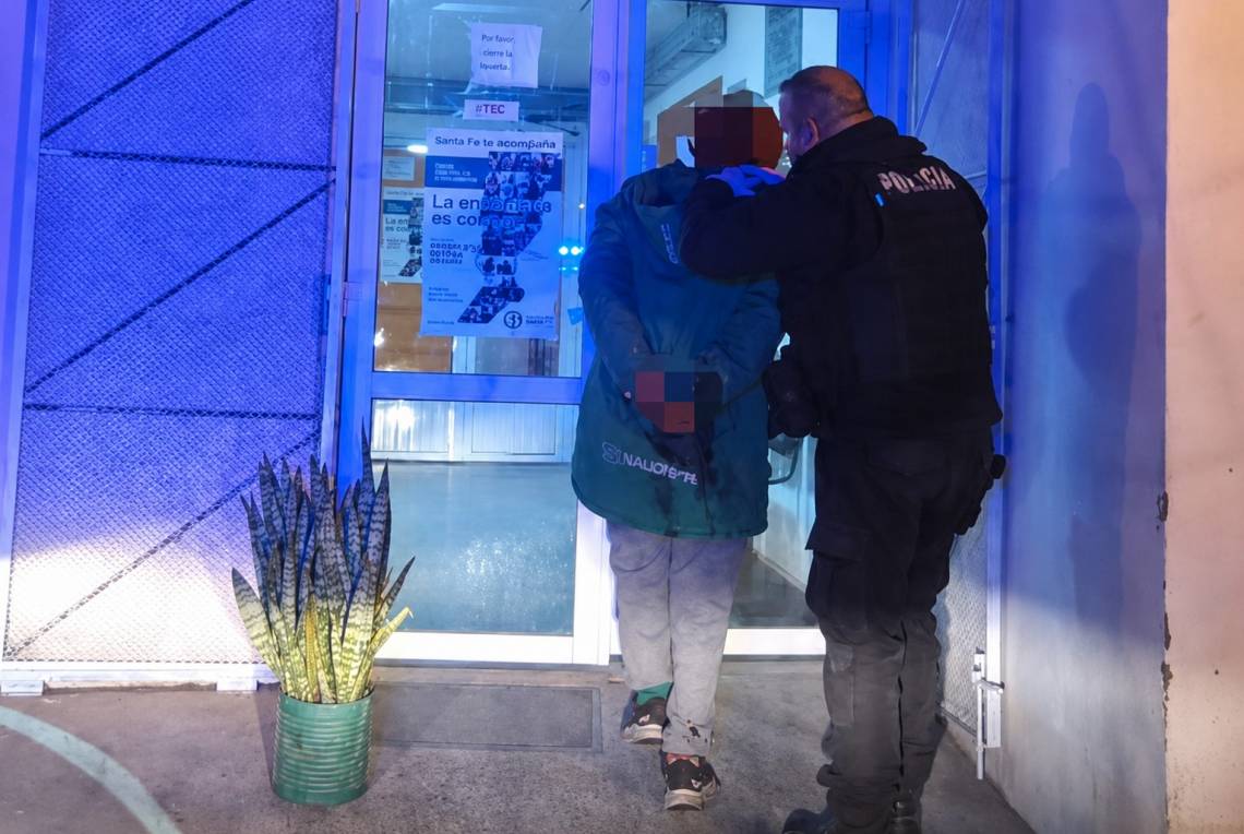 El detenido, en el ingreso al SAMCo. 