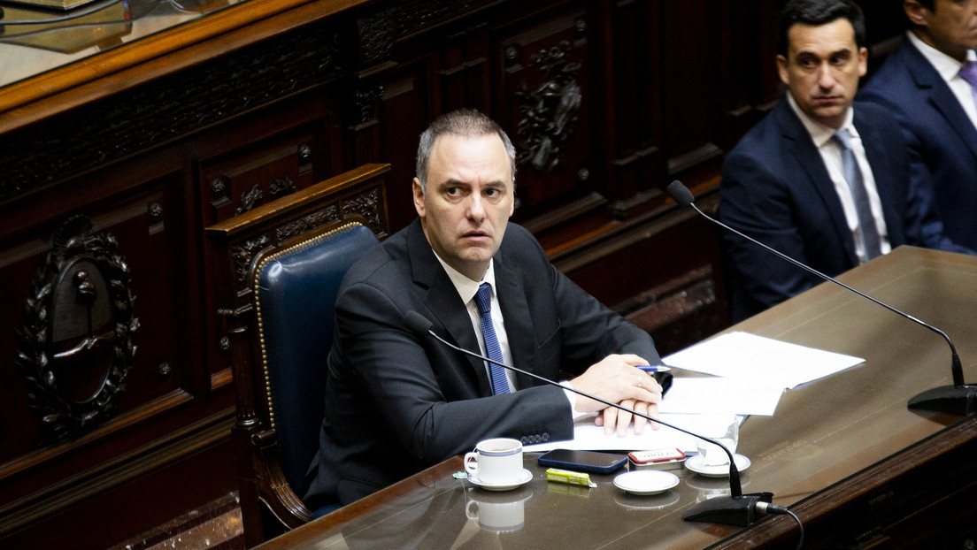 La Justicia avanza sobre Adorni y evalúa citarlo a indagatoria antes de la feria judicial.