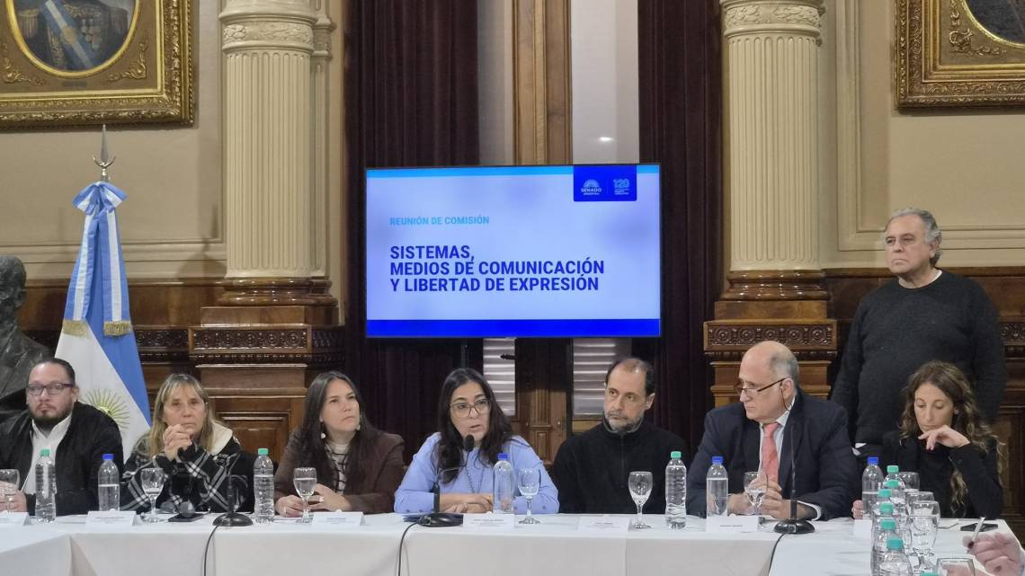 Referentes de los sindicatos de prensa, durante la presentación en el Senado de la Nación. 