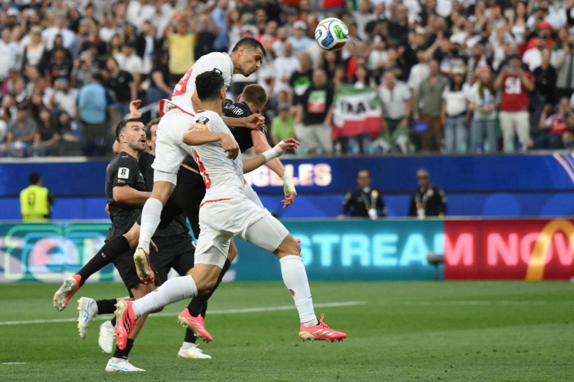 Irán y Nueva Zelanda empataron 2-2 en un partidazo en Los Angeles.