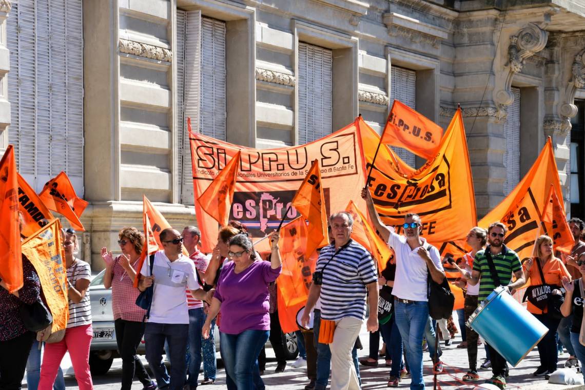 Profesionales de la salud exigen una convocatoria urgente a paritarias en Santa Fe.