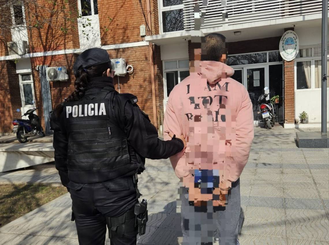 El sujeto detenido fue trasladado a la Comisaría 12da.