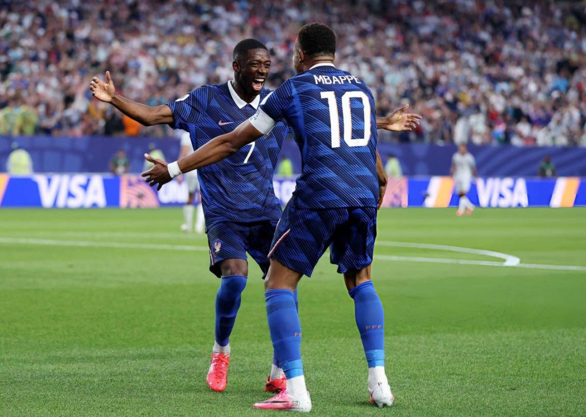 A la caza de Messi: Mbappé no quiso ser menos y anotó un doblete en la goleada de Francia.