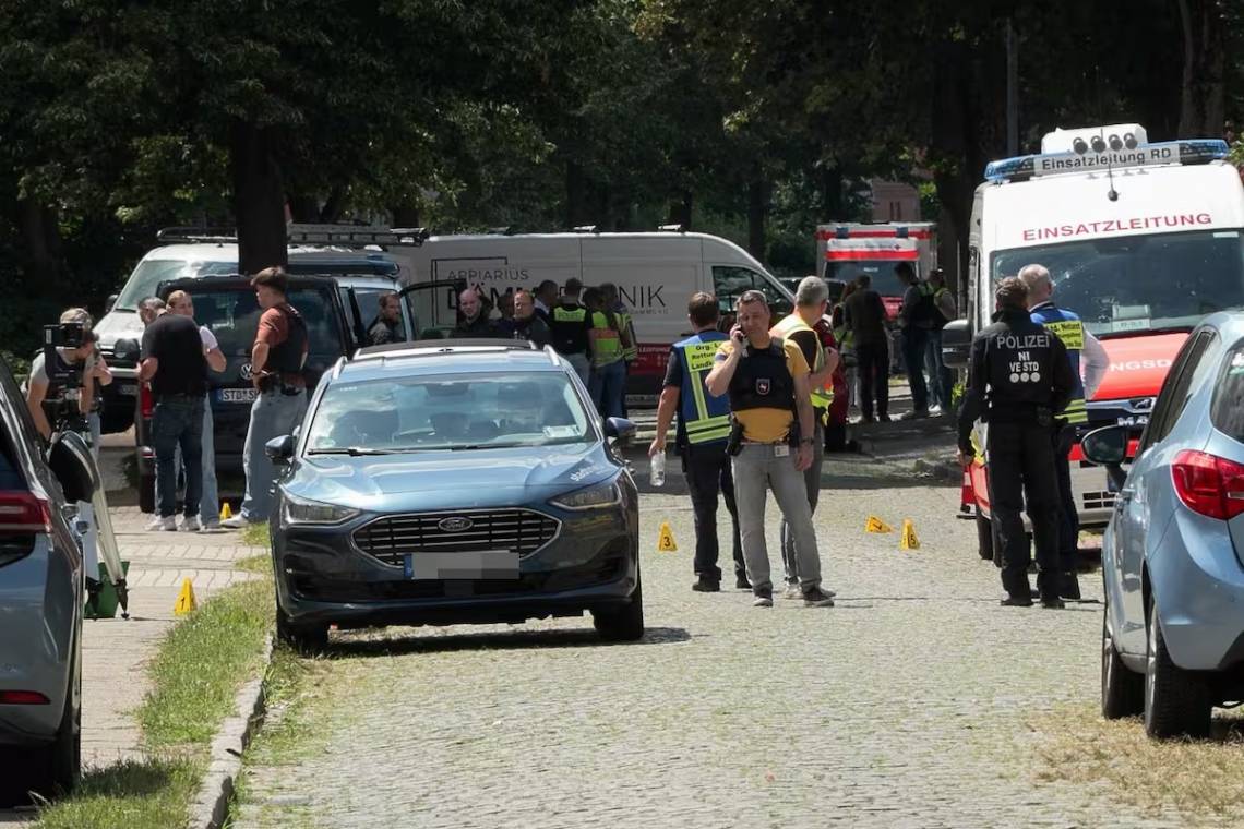 Un amplio operativo se montó de inmediato en el lugar del tiroteo. (Crédito: FABIAN HOFIG - NEWS5)
