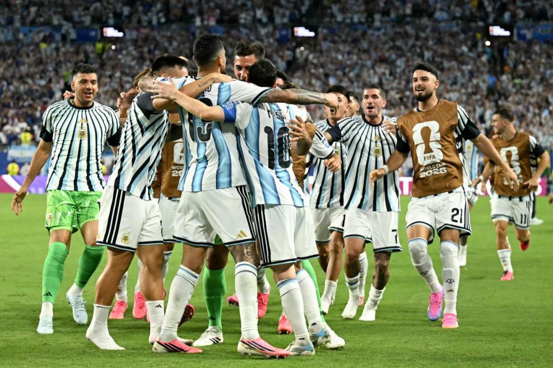 Argentina necesitó del alargue para vencer a Cabo Verde y ya tiene rival en octavos.