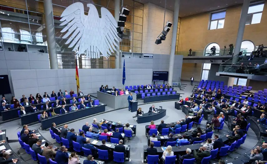 Pleno del Bundestag en Berlín. (Crédito: Bernd von Jutrczenka/dpa/picture alliance vía DW)