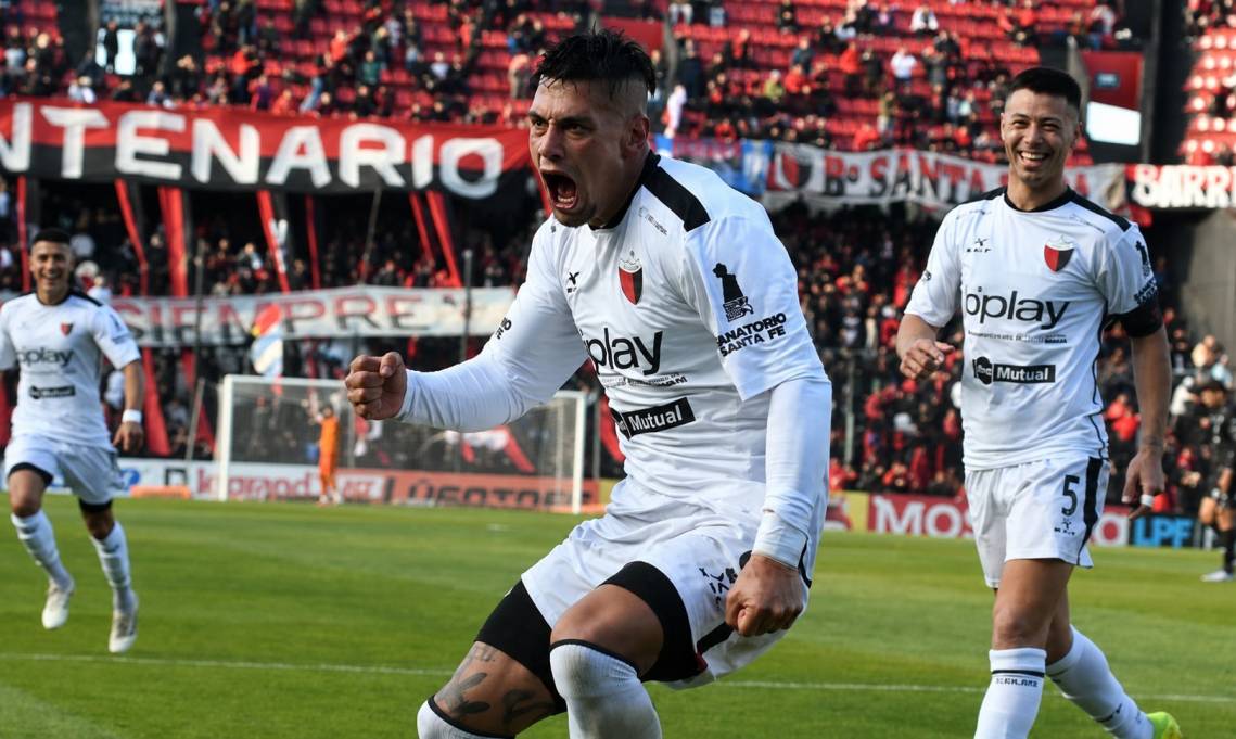 Bonansea marcó un doblete en el comienzo del segundo tiempo. (Crédito: Manuel Fabatía - El Litoral)