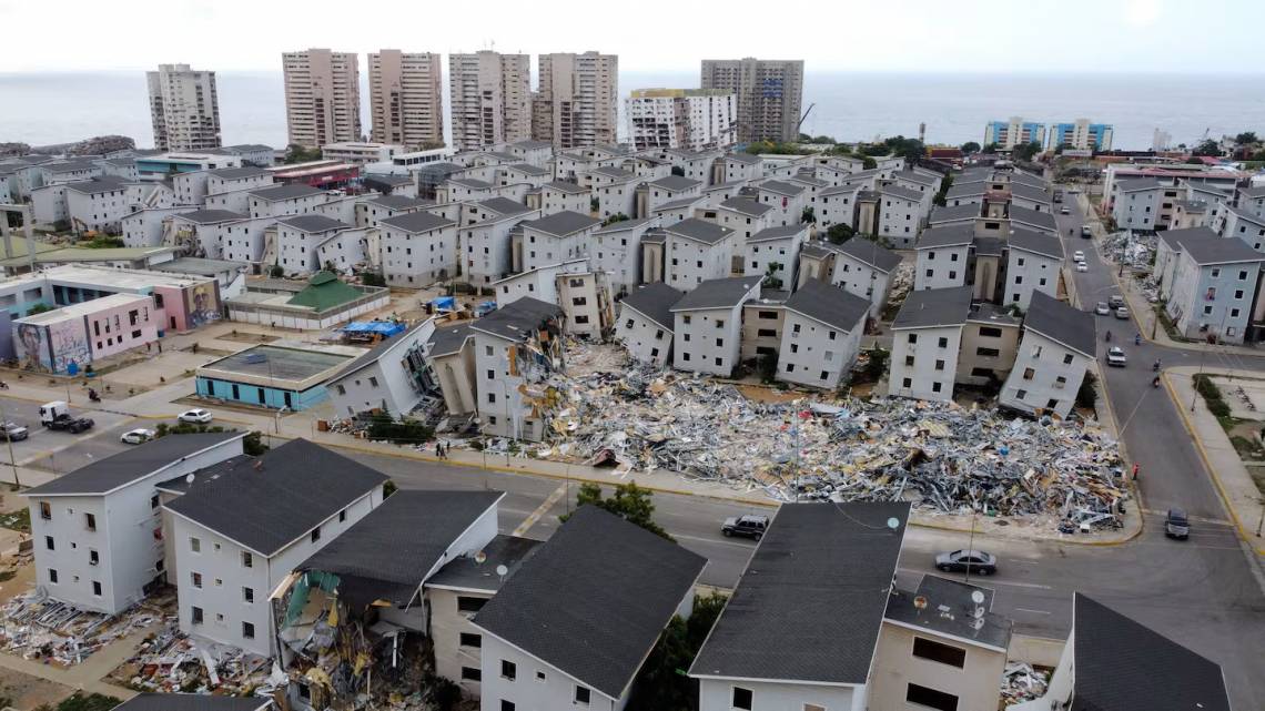 Viviendas dañadas en Catia la Mar, La Guaira (Foto: Reuters/Leonardo Fernandez Viloria).