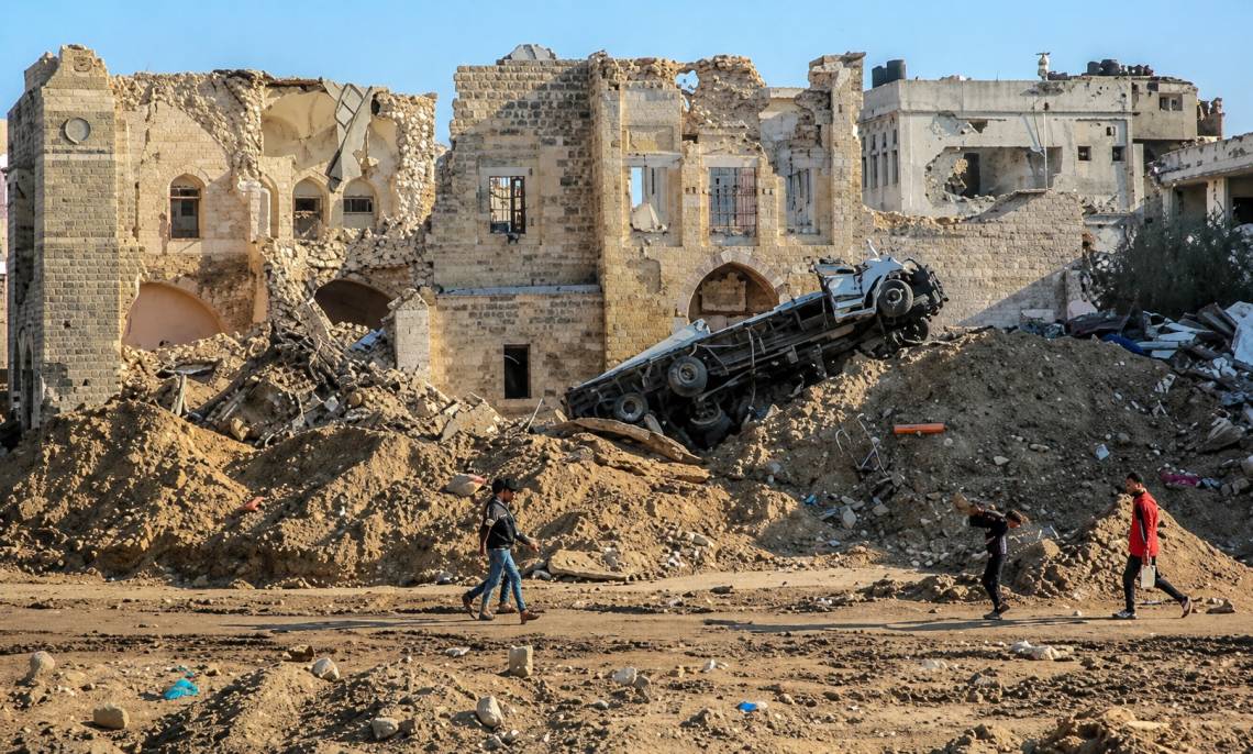 Qasr al-Basha. Este palacio histórico del siglo XIII, emblema de la arquitectura islámica, fue la sede del poder en la región durante los periodos mameluco y otomano. Actualmente albergaba uno de los múltiples museos de Gaza.