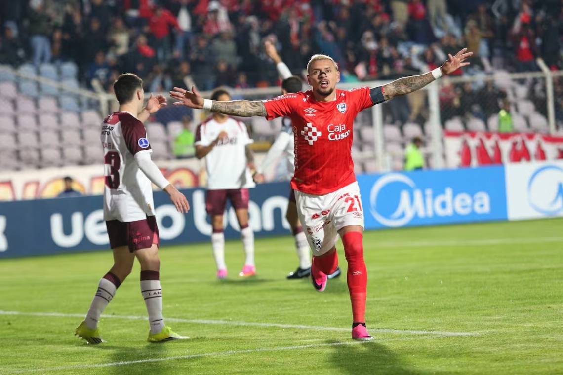 Cienciano hizo valer su localía y dio vuelta la serie ante Lanús para avanzar en la Copa Sudamericana.