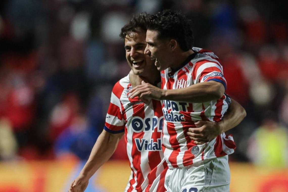 Menossi festeja el primer gol del partido.