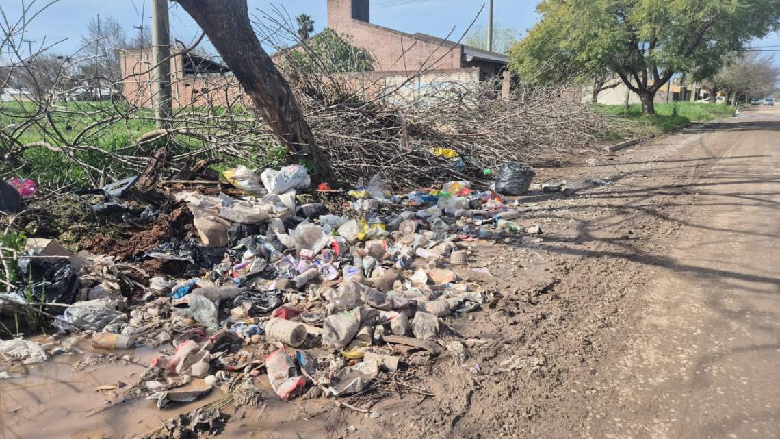 Uno de los tantos microbasurales en la zona sur de la ciudad, en este caso en Richieri y  Entre Ríos. (Crédito: STD)
