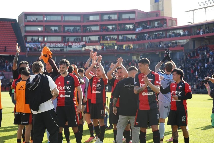 Colón se llevó sobre el final un valioso triunfo. (Crédito: El Litoral)
