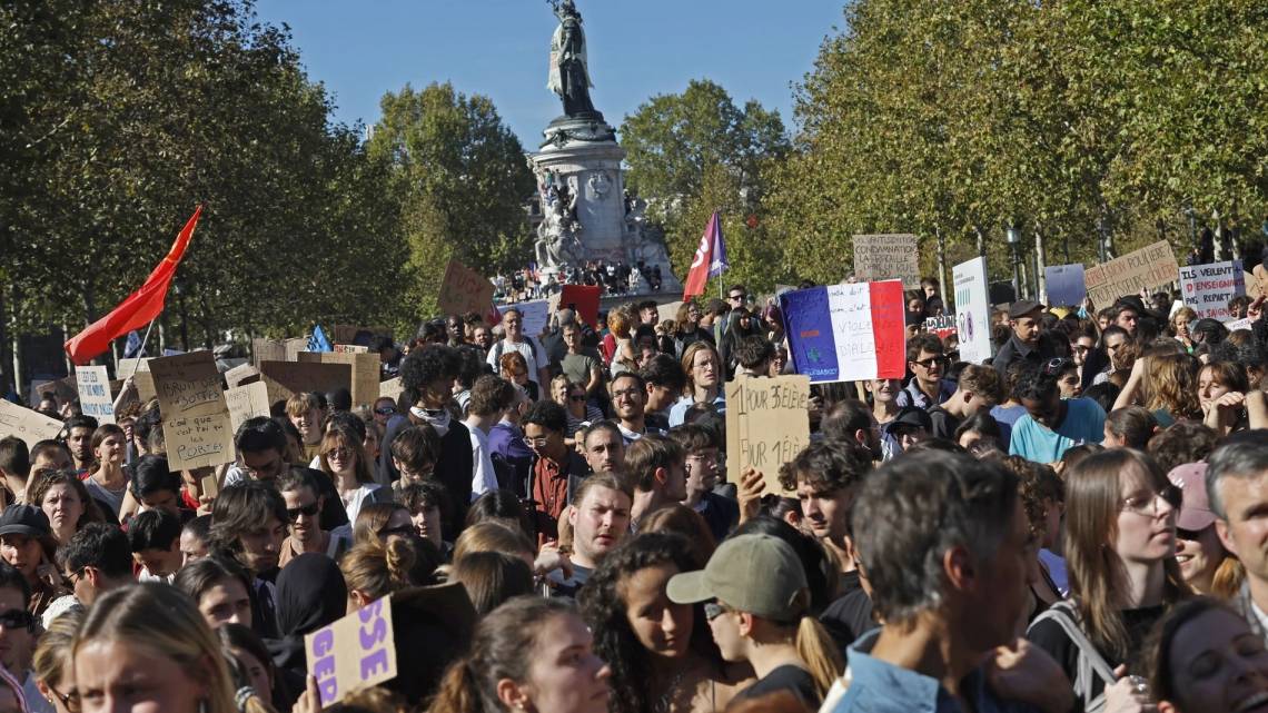 Siguen las multitudinarias protestas estudiantiles en Francia.