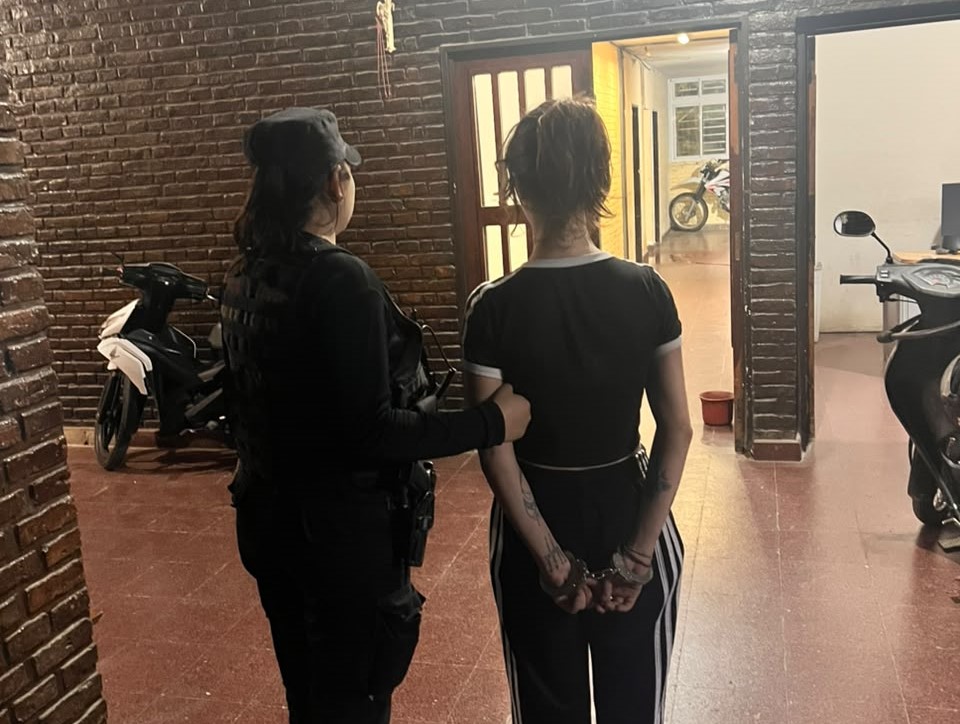 Vendió un celular que no funcionaba, fue denunciada por estafa y terminó detenida