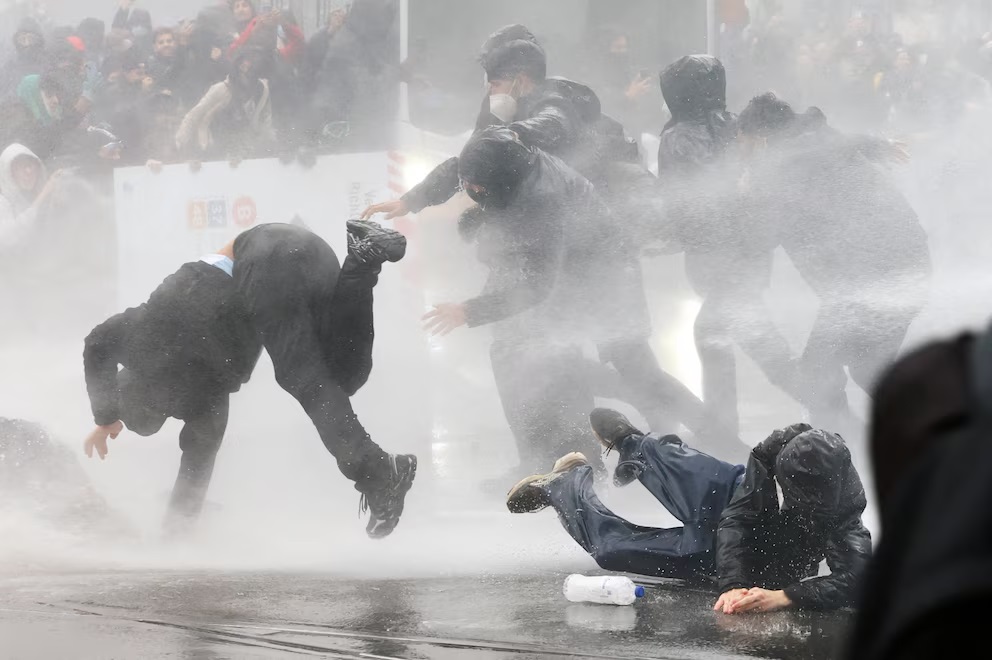 Miles de personas marcharon contra el ajuste en Bélgica y hubo incidentes en Bruselas. (Crédito: Reuters)