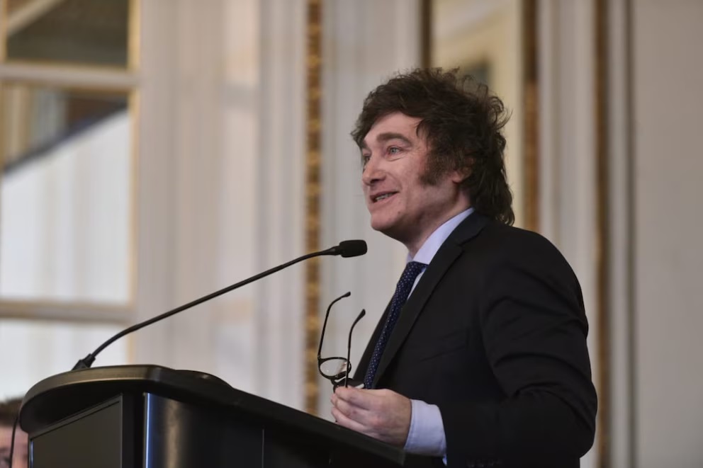 Milei dijo que no espera una corrida cambiaria en 2027, pero aseguró que se prepara.