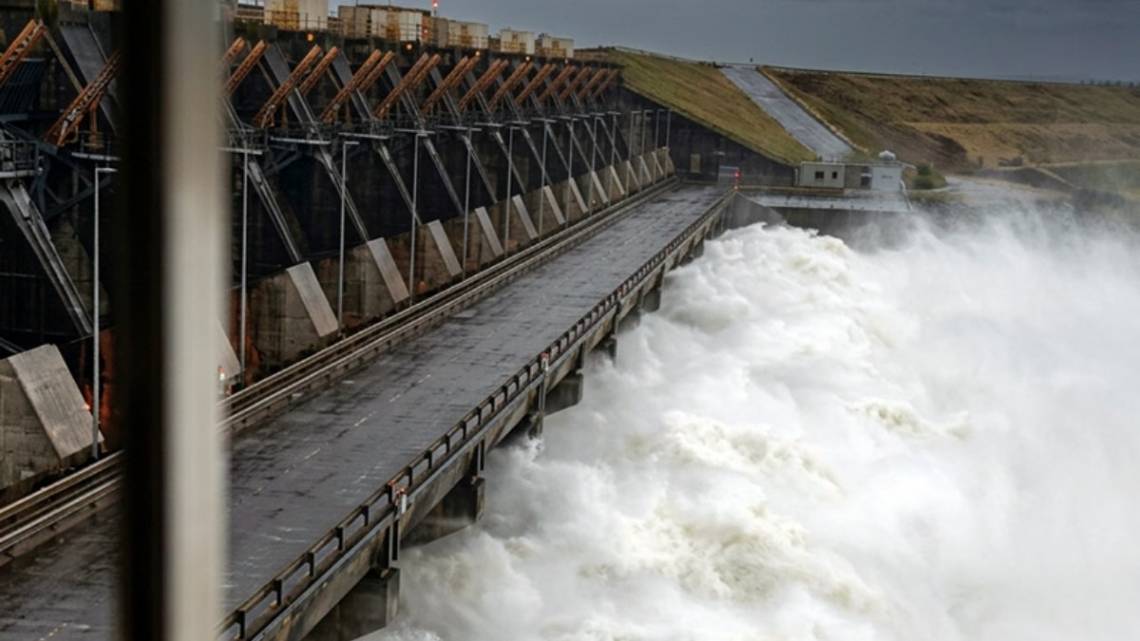 Yacyretá abrió sus compuertas por la crecida del Paraná y el Iguazú.