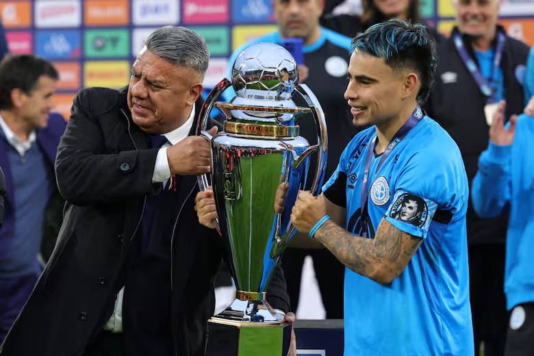 Claudio Tapia, presidente de AFA, durante la premiación al campeón del Torneo Apertura 2026.